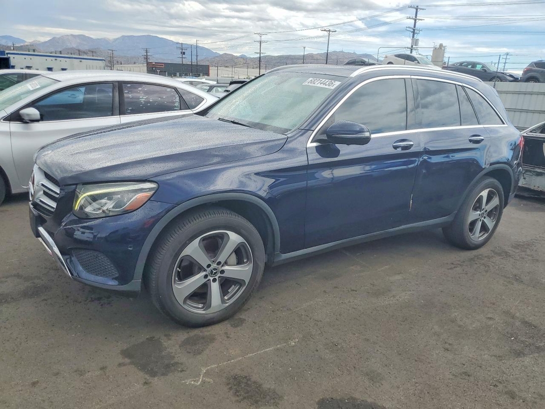 Vista de 2019 MERCEDES-BENZ GLC 300, ángulo 1