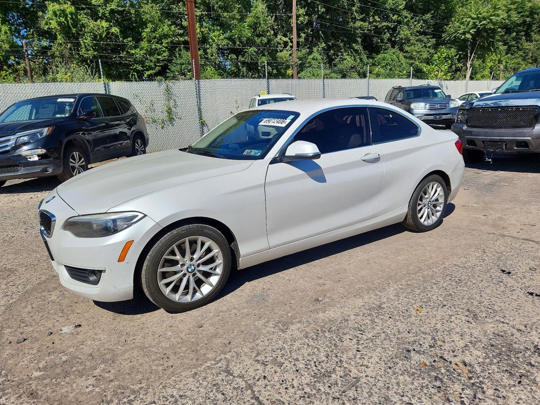 Vue de 2015 BMW 228 I SULEV, angle 1