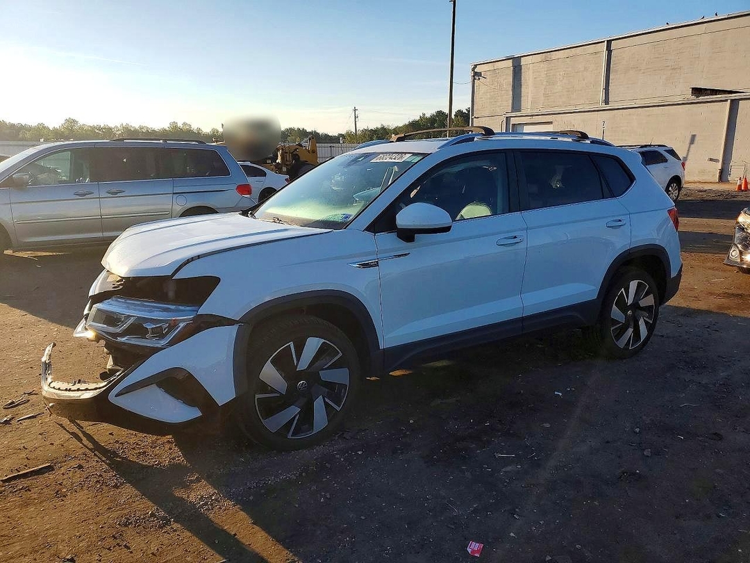 Vue de 2023 VOLKSWAGEN TAOS SEL, angle 1