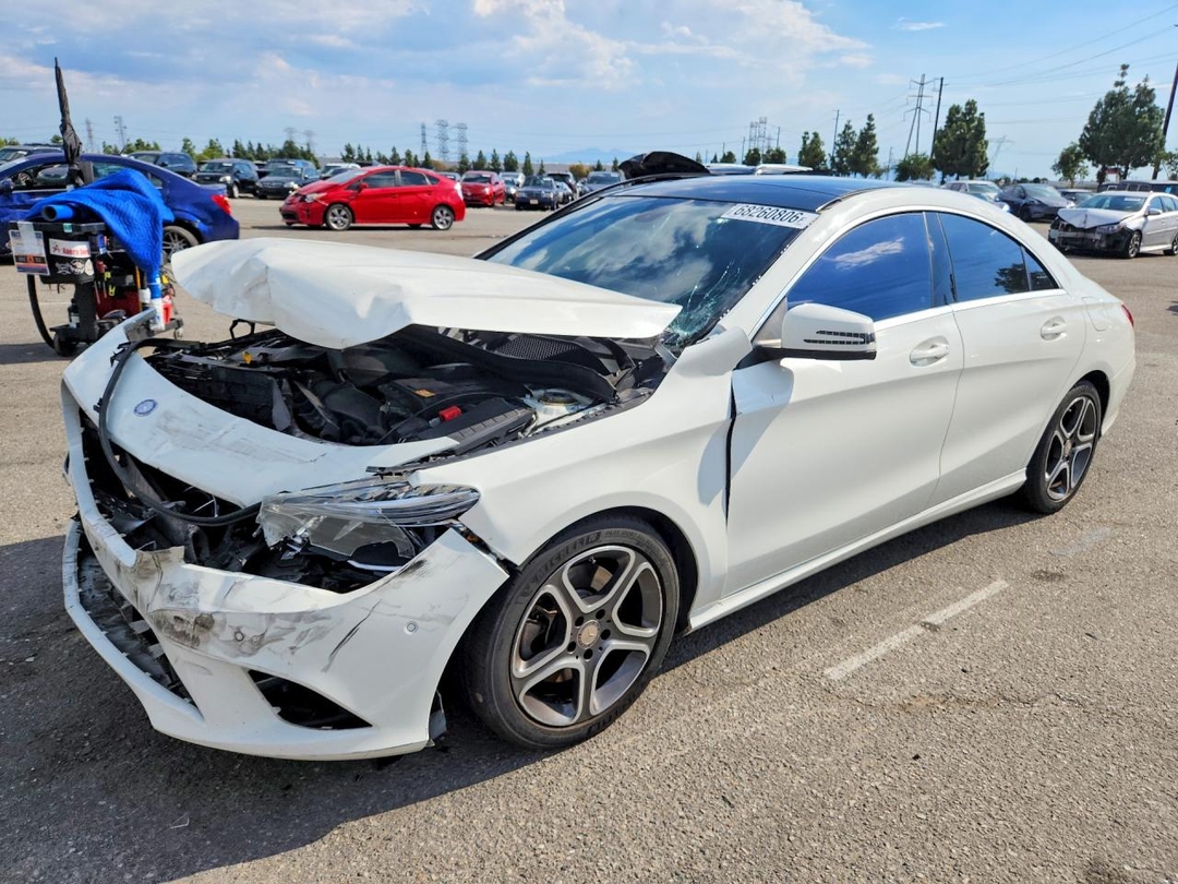 Vedere 2014 MERCEDES-BENZ CLA 250, unghi 1