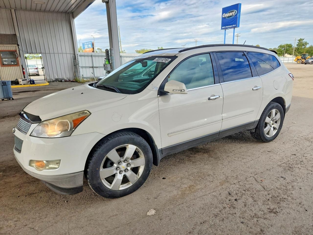 Вид 2012 CHEVROLET TRAVERSE LTZ, угол 1