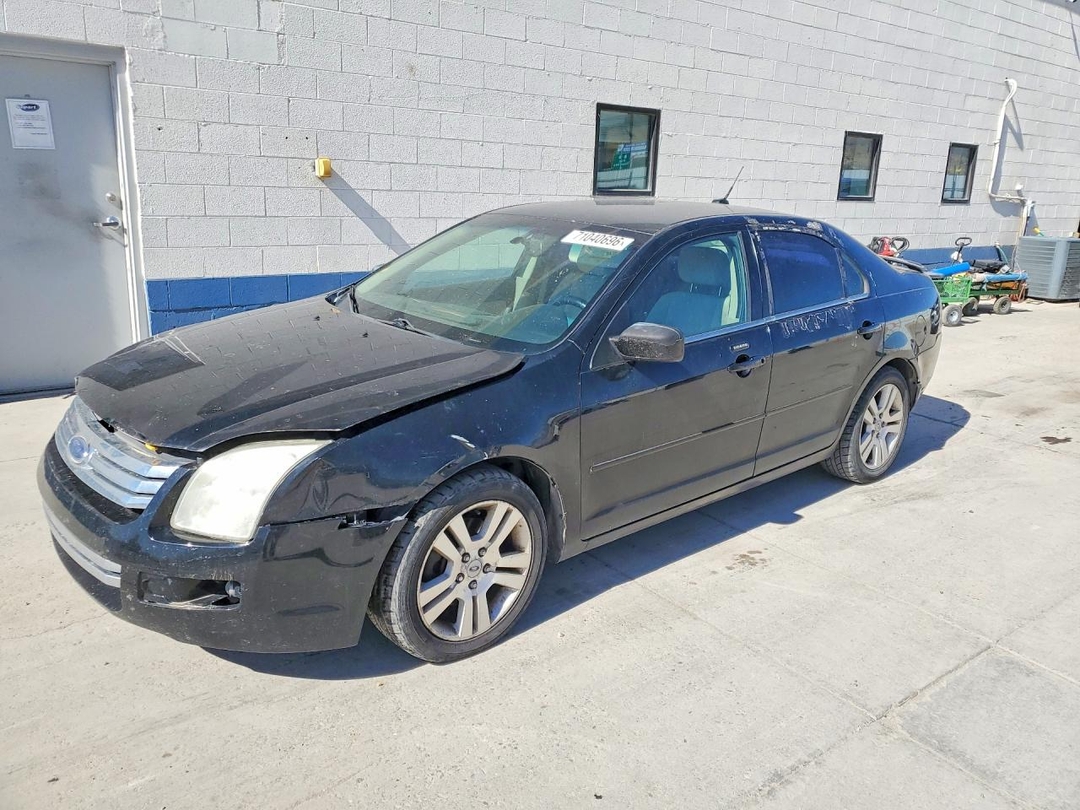 Vue de 2008 FORD FUSION SEL, angle 1
