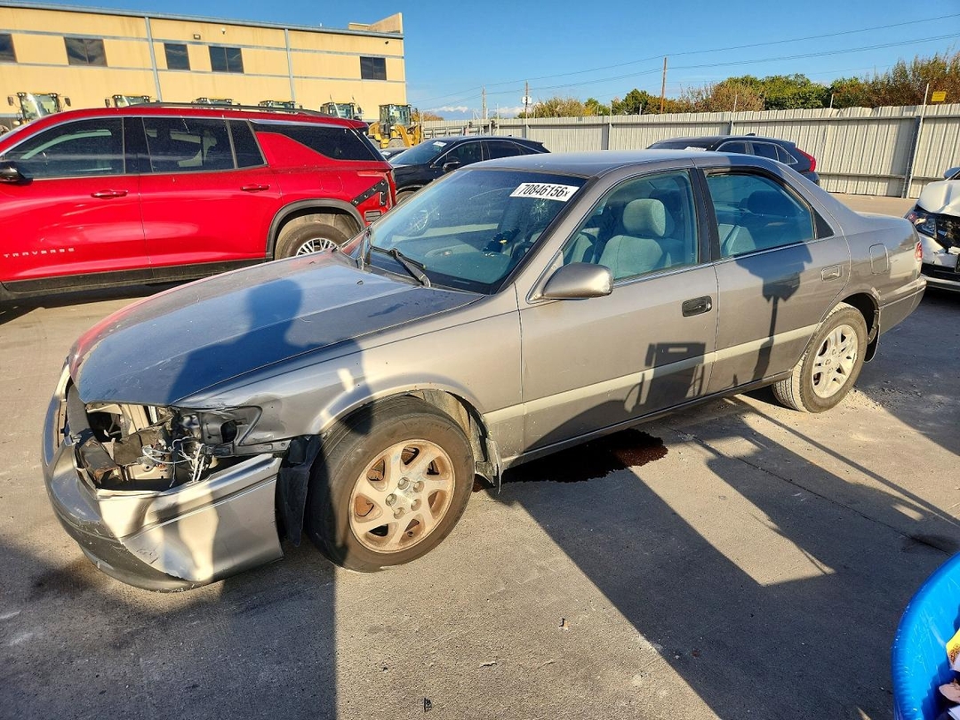 Vista de 2000 TOYOTA CAMRY LE, ángulo 1