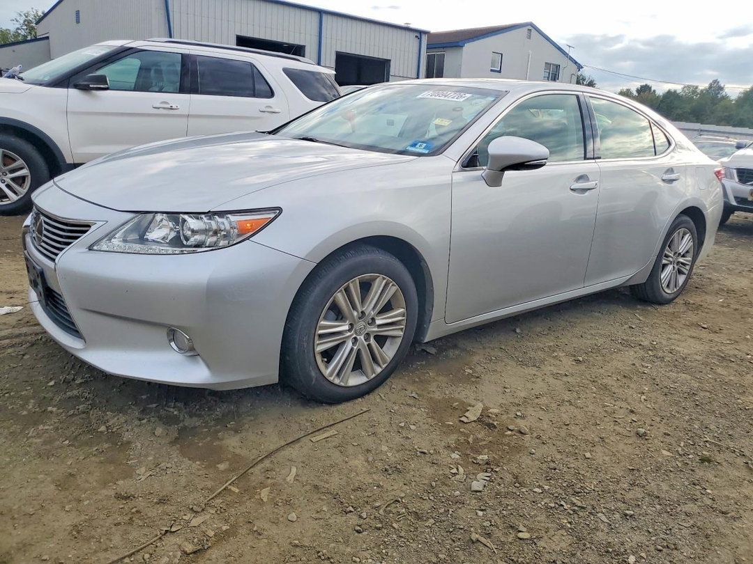 Вид 2014 LEXUS ES 350, угол 1