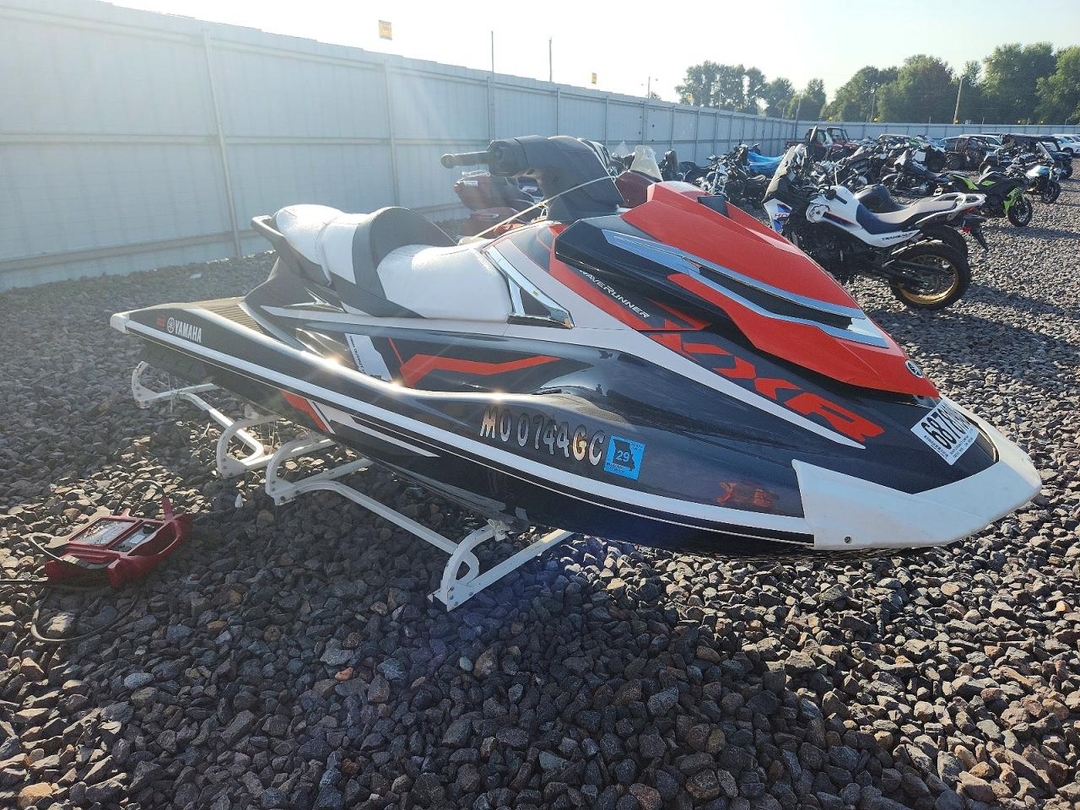 Vue de 2017 YAMAHA VXR JET SKI, angle 1