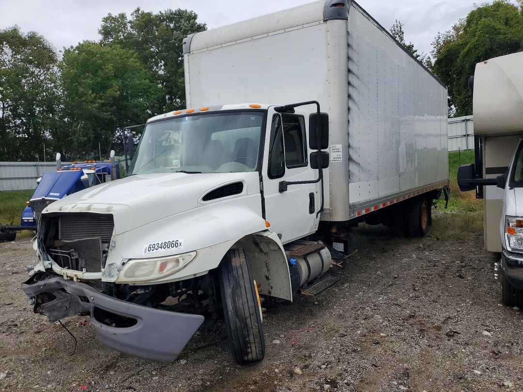 منظر 2018 INTERNATIONAL MV607 BOX TRUCK، زاوية 1