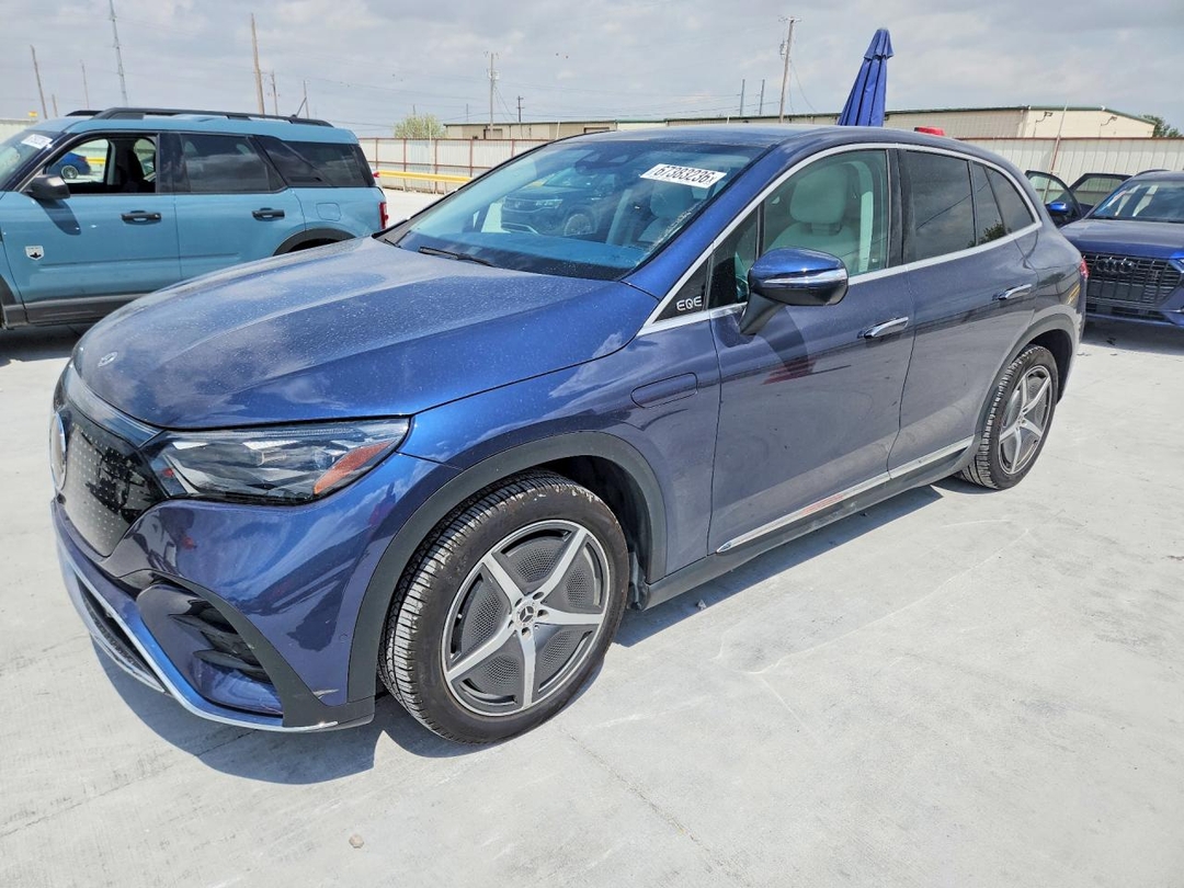 Vista de 2024 MERCEDES-BENZ EQE SUV 350+, ángulo 1