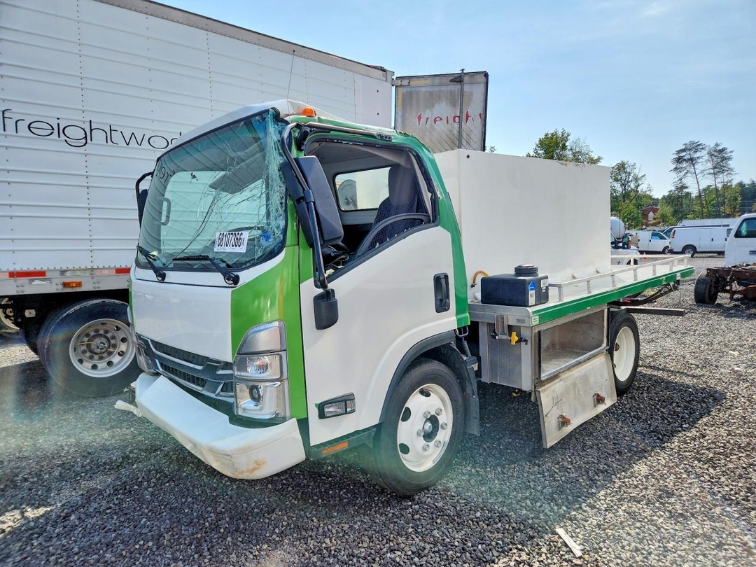 Vue de 2024 ISUZU NPR HD, angle 1