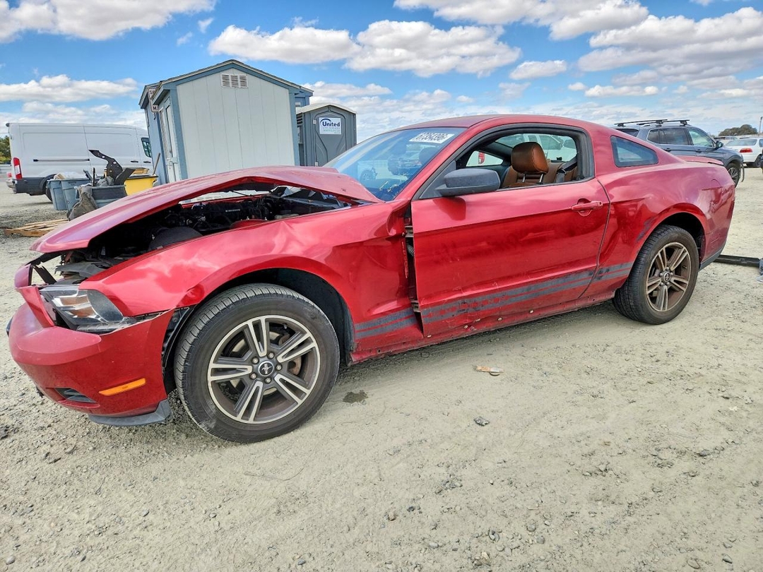Vue de 2010 FORD MUSTANG, angle 1
