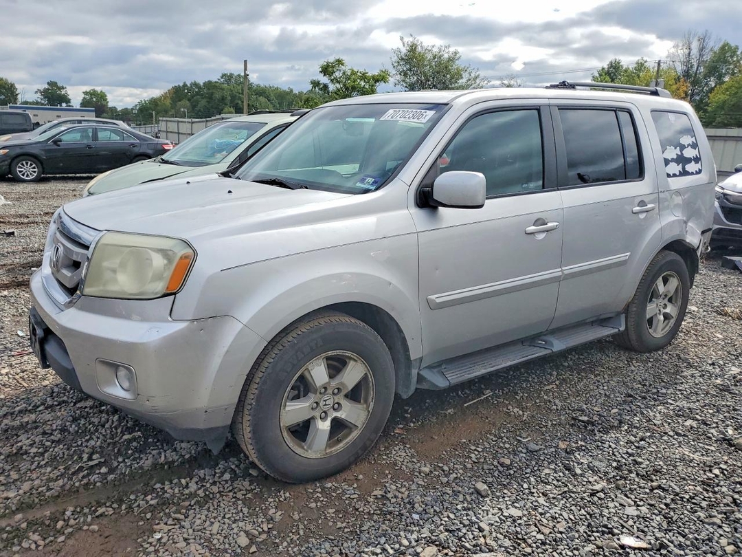 Vue de 2010 HONDA PILOT EXL, angle 1