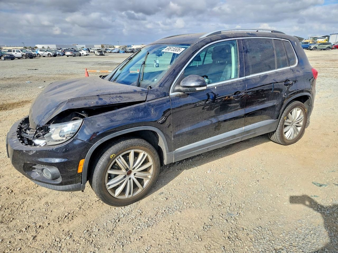 Vue de 2016 VOLKSWAGEN TIGUAN S, angle 1