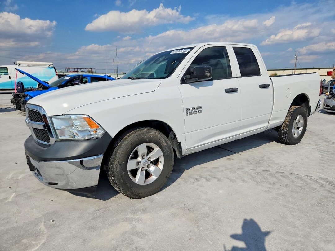 منظر 2018 RAM 1500 ST، زاوية 1