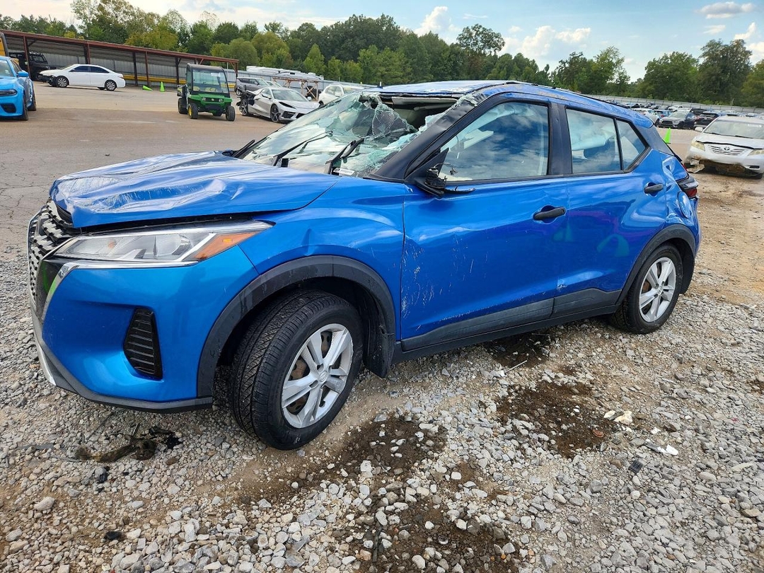 Вид 2022 NISSAN KICKS S, угол 1