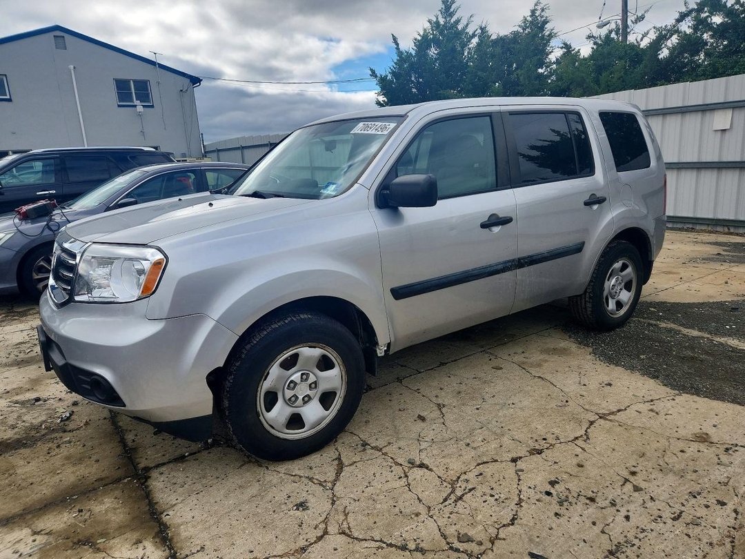 Vue de 2014 HONDA PILOT LX, angle 1