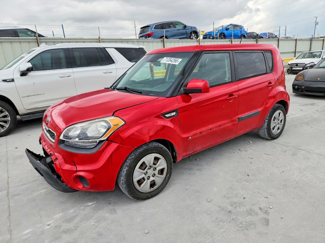 منظر 2013 KIA SOUL BASE، زاوية 1