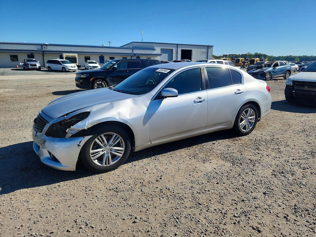 Vue de 2010 INFINITI G37 SEDAN BASE, angle 1