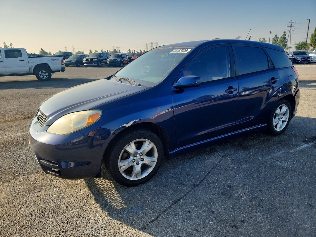 Vue de 2003 TOYOTA MATRIX XR, angle 1