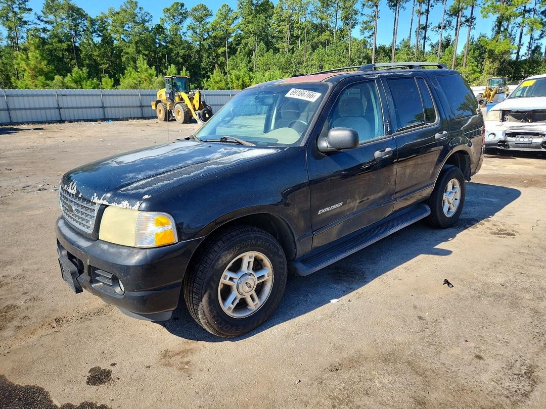 Vue de 2004 FORD EXPLORER XLT, angle 1