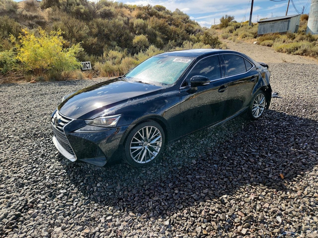 Вид 2017 LEXUS IS 200T, угол 1