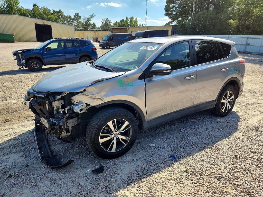 Вид 2018 TOYOTA RAV4 XLE, угол 1
