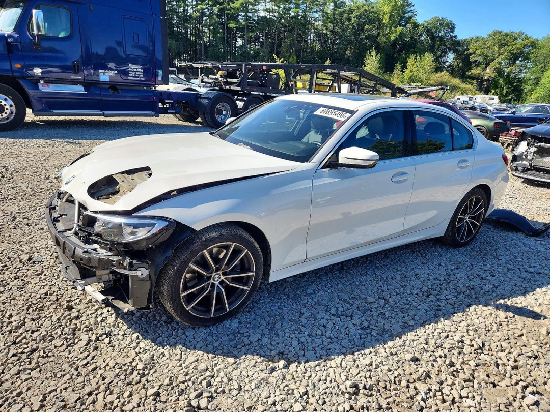 Вид 2019 BMW 330XI, угол 1