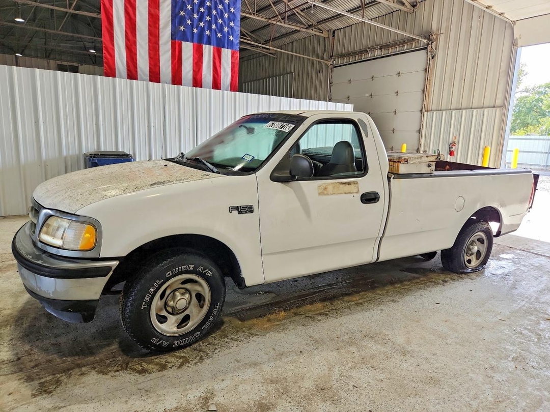 Vue de 1998 FORD F150, angle 1