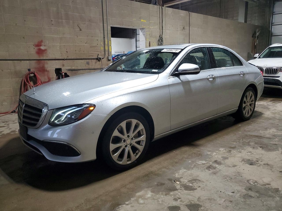 Vista de 2017 MERCEDES-BENZ E 300 4MATIC, ángulo 1