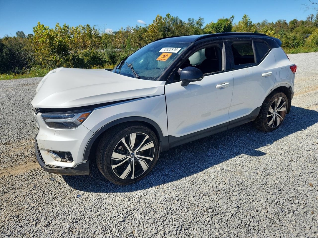 Vista de 2021 VOLVO XC40 RECHARGE, ángulo 1