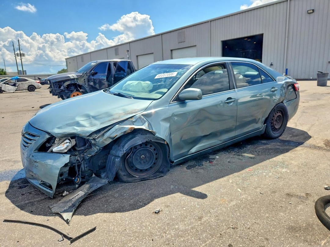 Vista de 2009 TOYOTA CAMRY LE, ángulo 1