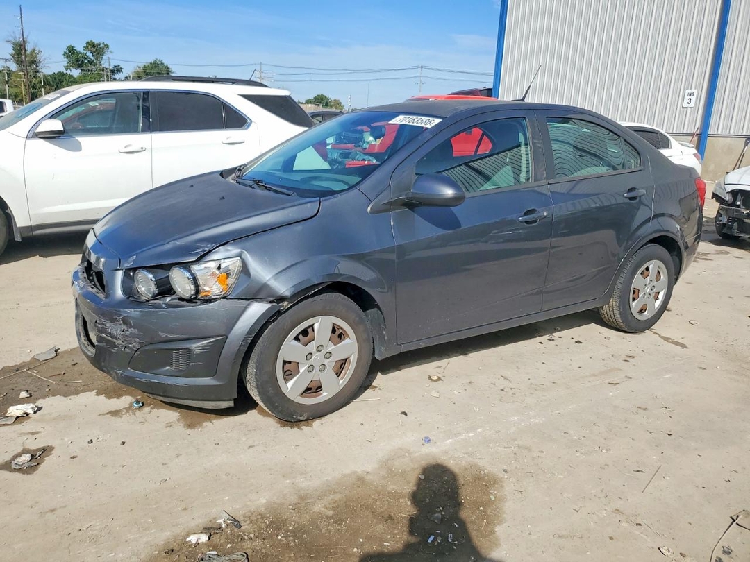 Vista de 2013 CHEVROLET SONIC LS, ángulo 1