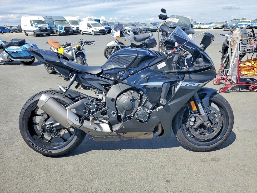 Vista de 2024 YAMAHA YZFR1, ángulo 1