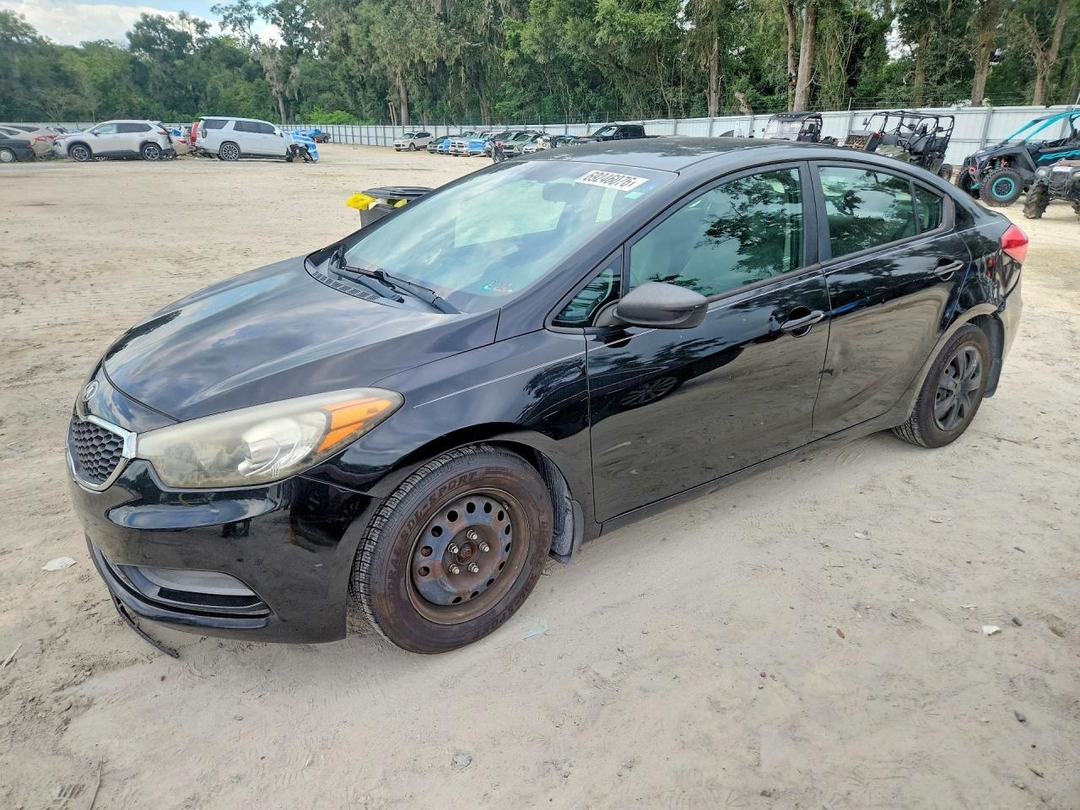 منظر 2015 KIA FORTE LX، زاوية 1