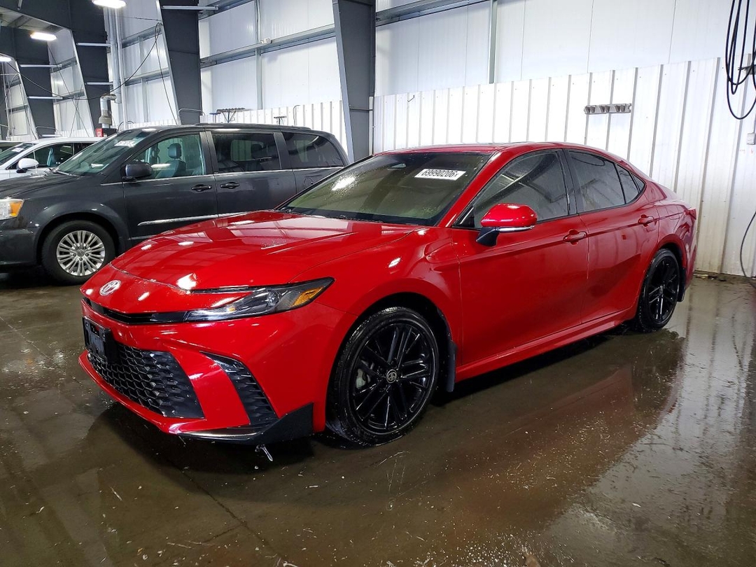Вид 2025 TOYOTA CAMRY SE, угол 1