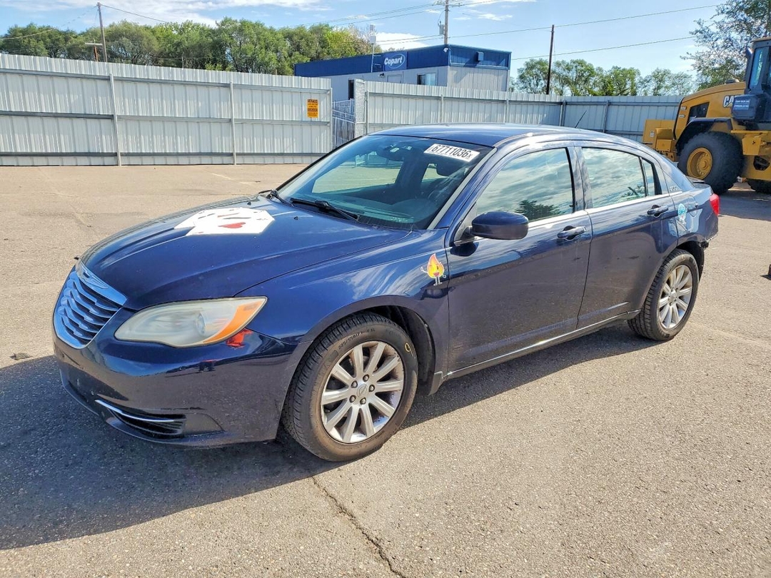 Vue de 2014 CHRYSLER 200 TOURING, angle 1