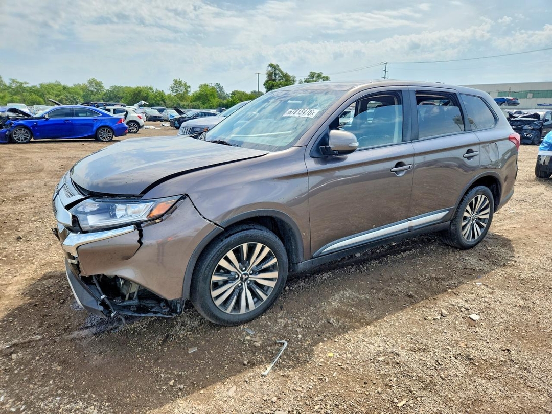Vue de 2020 MITSUBISHI OUTLANDER SE, angle 1