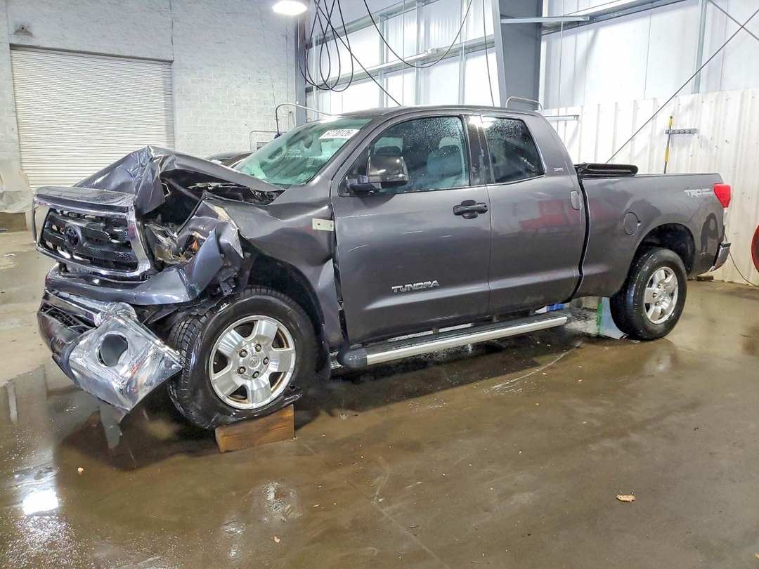 Вид 2011 TOYOTA TUNDRA DOUBLE CAB SR5, угол 1
