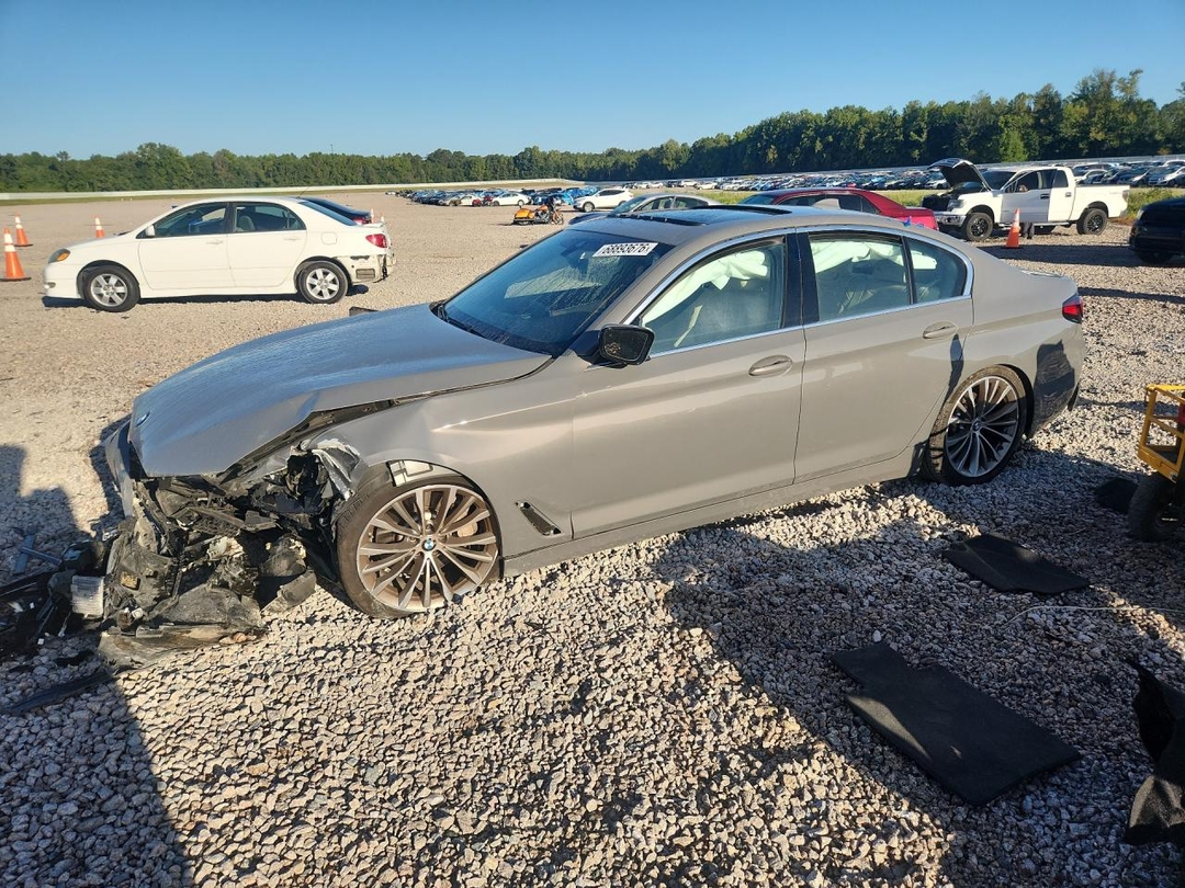 Vue de 2021 BMW 530 I, angle 1