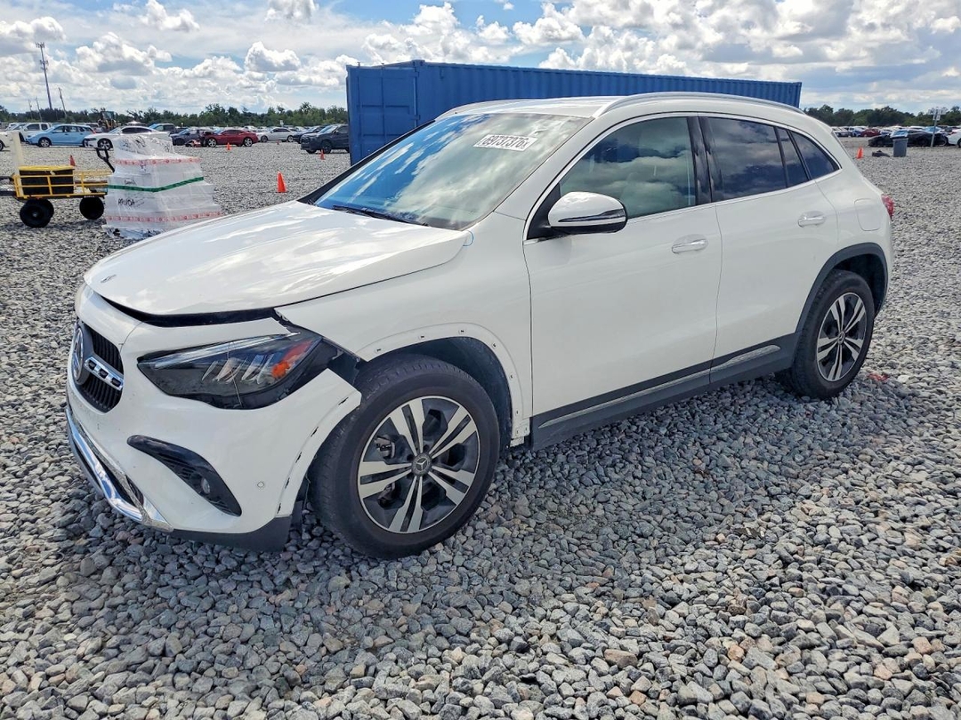 Vue de 2024 MERCEDES-BENZ GLA 250, angle 1