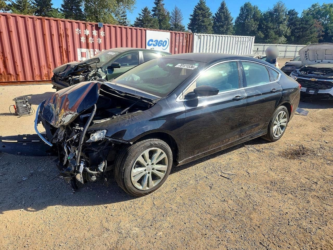 Вид 2015 CHRYSLER 200 LIMITED, угол 1