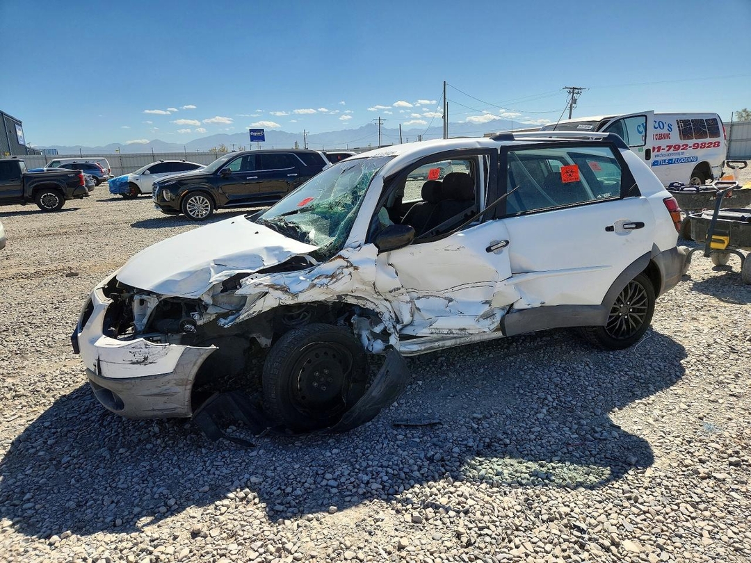 Vue de 2006 PONTIAC VIBE, angle 1