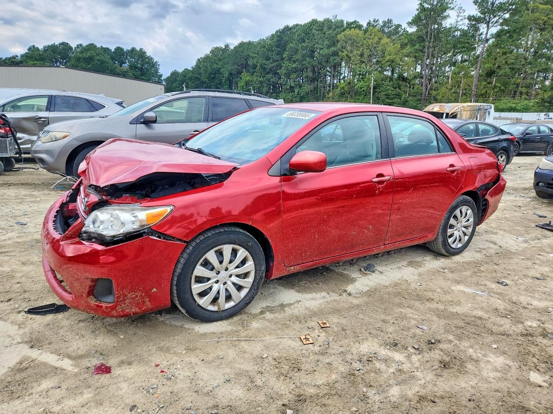 Вид 2013 TOYOTA COROLLA LE, угол 1