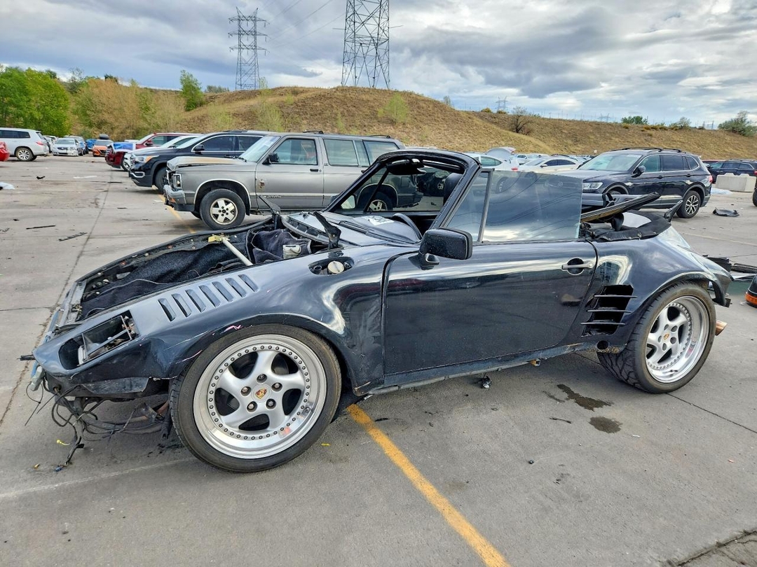 Vista de 1983 PORSCHE 911 SC, ángulo 1