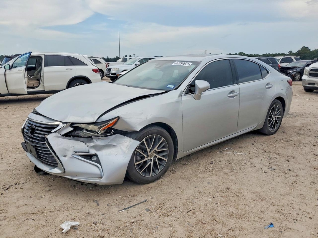 Vue de 2016 LEXUS ES 350, angle 1