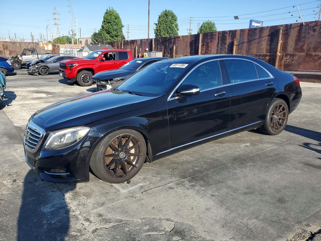 Vue de 2016 MERCEDES-BENZ S 550, angle 1