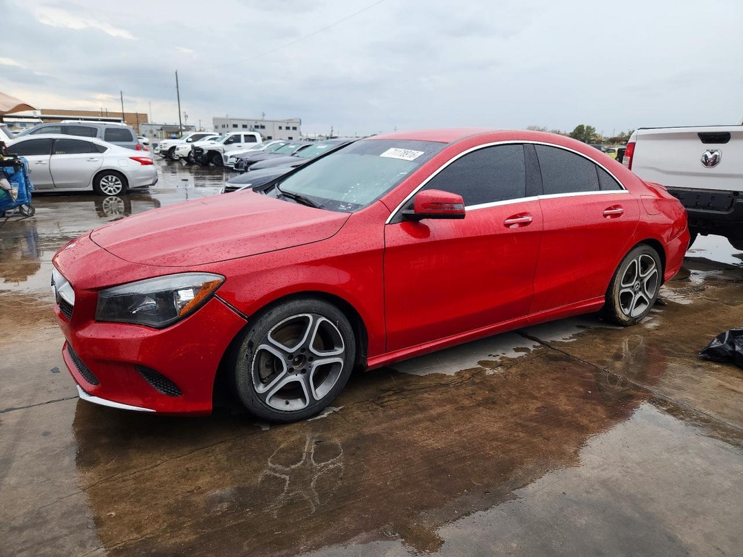 Vue de 2018 MERCEDES-BENZ CLA 250, angle 1