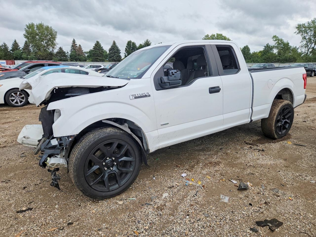 Vue de 2015 FORD F150 SUPER CAB, angle 1