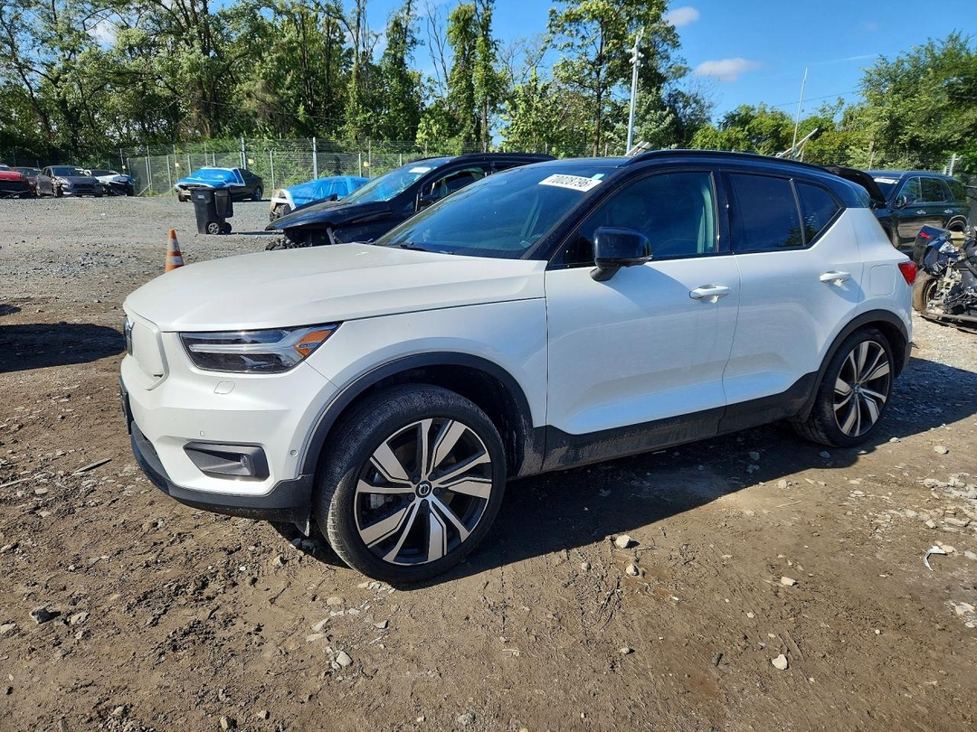 منظر 2022 VOLVO XC40 P8 RECHARGE PLUS، زاوية 1