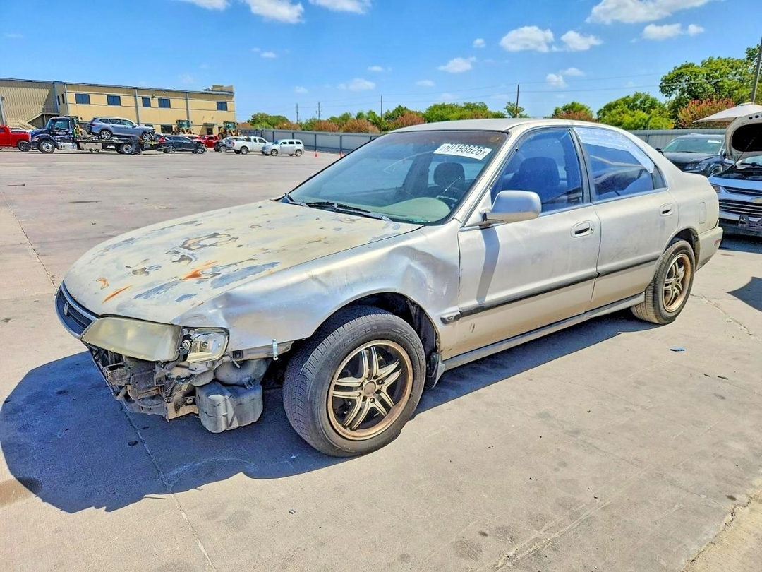 Vue de 1997 HONDA ACCORD LX, angle 1