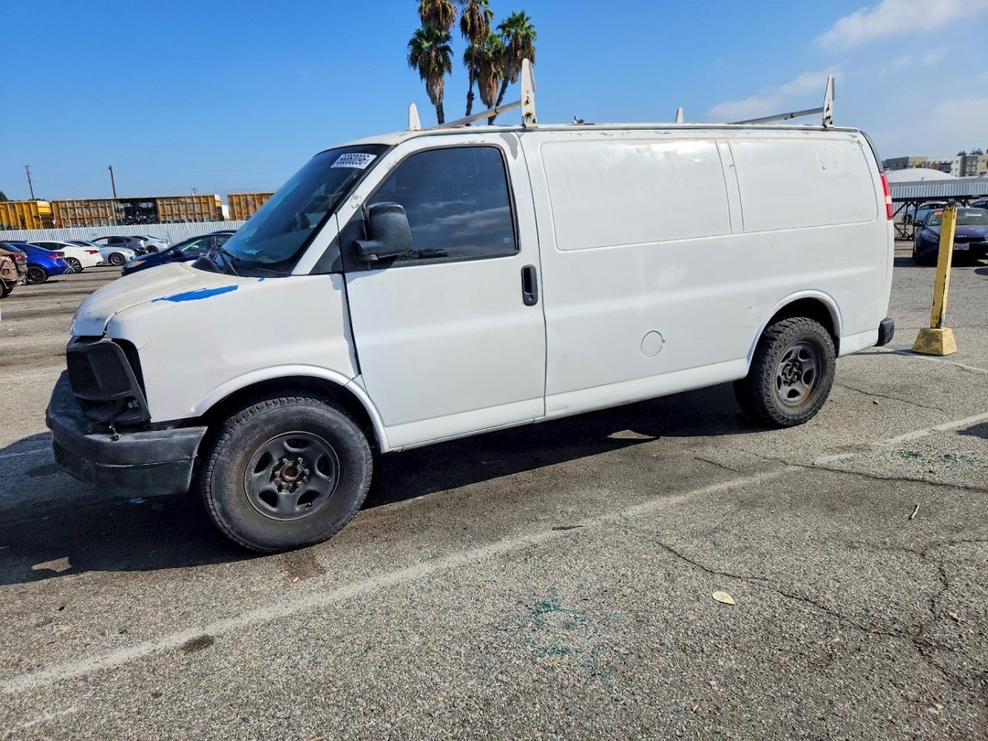 منظر 2003 CHEVROLET EXPRESS 1500 DELIVERY VAN، زاوية 1