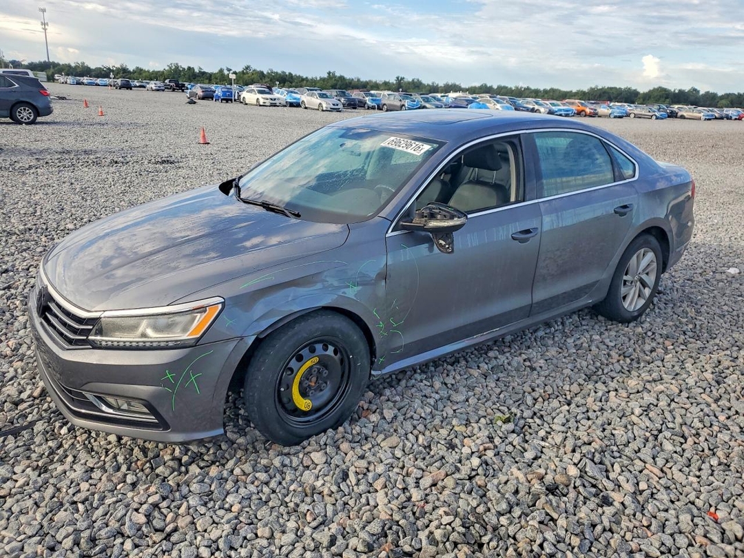 Vue de 2018 VOLKSWAGEN PASSAT SE, angle 1